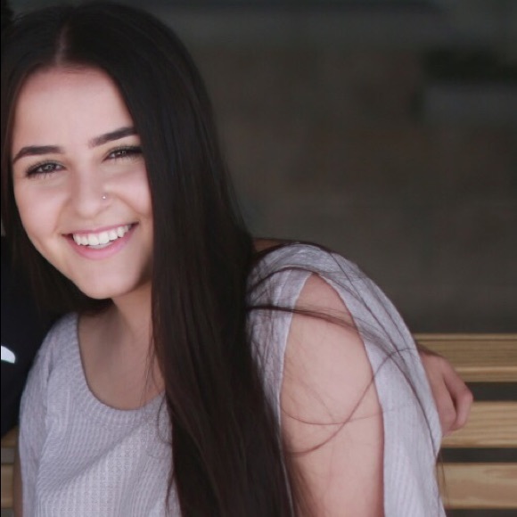 Poshmark profile picture for @smaty